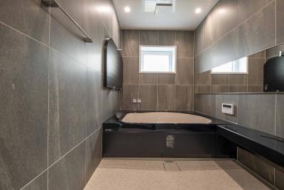 バスルーム：広々1.5坪の高級感溢れるバスルーム。