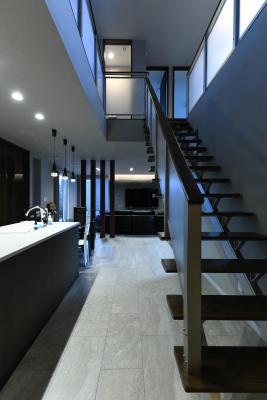 キッチン、階段：階段とキッチン