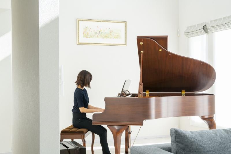 ピアノの音色が響き渡る優雅な住まい