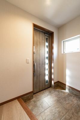 玄関：スマートコントロールキー標準仕様の玄関ドア