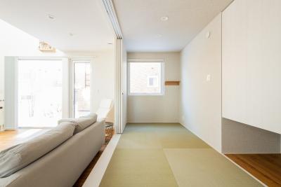 和室：小上りの畳スペースは寛ぎの空間