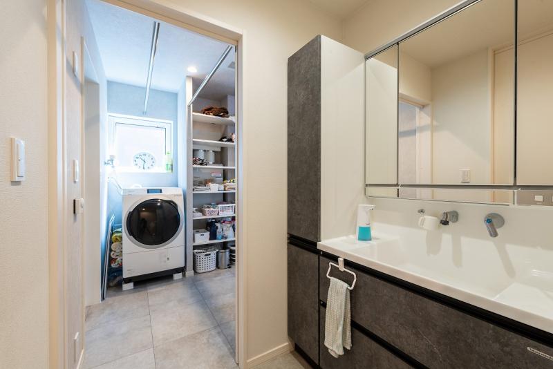 洗面洗面とUTは扉で仕切り、来客にも使ってもらいやすいプラン