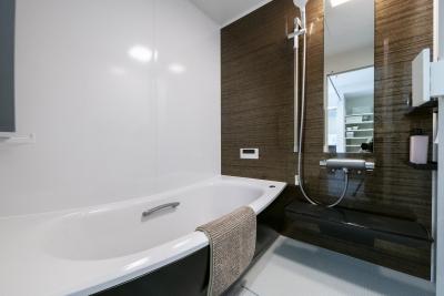 バスルーム：清潔感と高級感のあるバスルーム