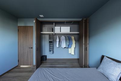 寝室、収納：主寝室にはクローゼットもありファミリークローゼットとの使い分けも可能